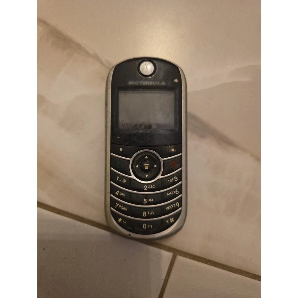 Motorola C139 Silver Black TracFone Prepaid Wireless Device